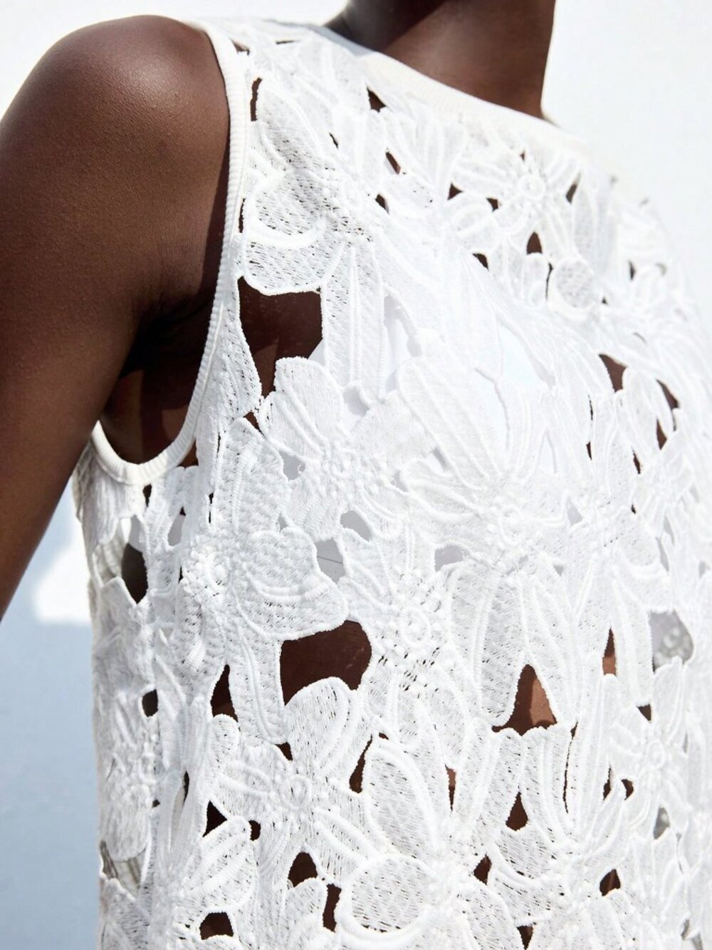 White Casual Women's Elegant Lace Top - Picture 4 of 8